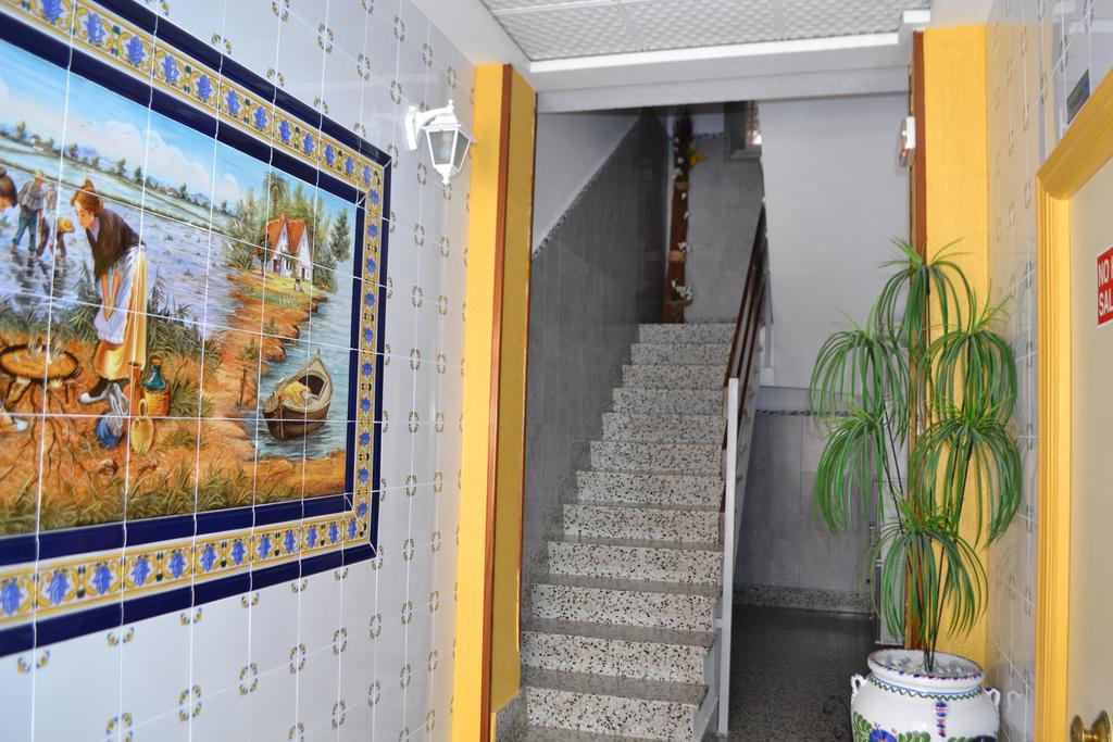 Hostal La Pilarica Патерна Екстер'єр фото