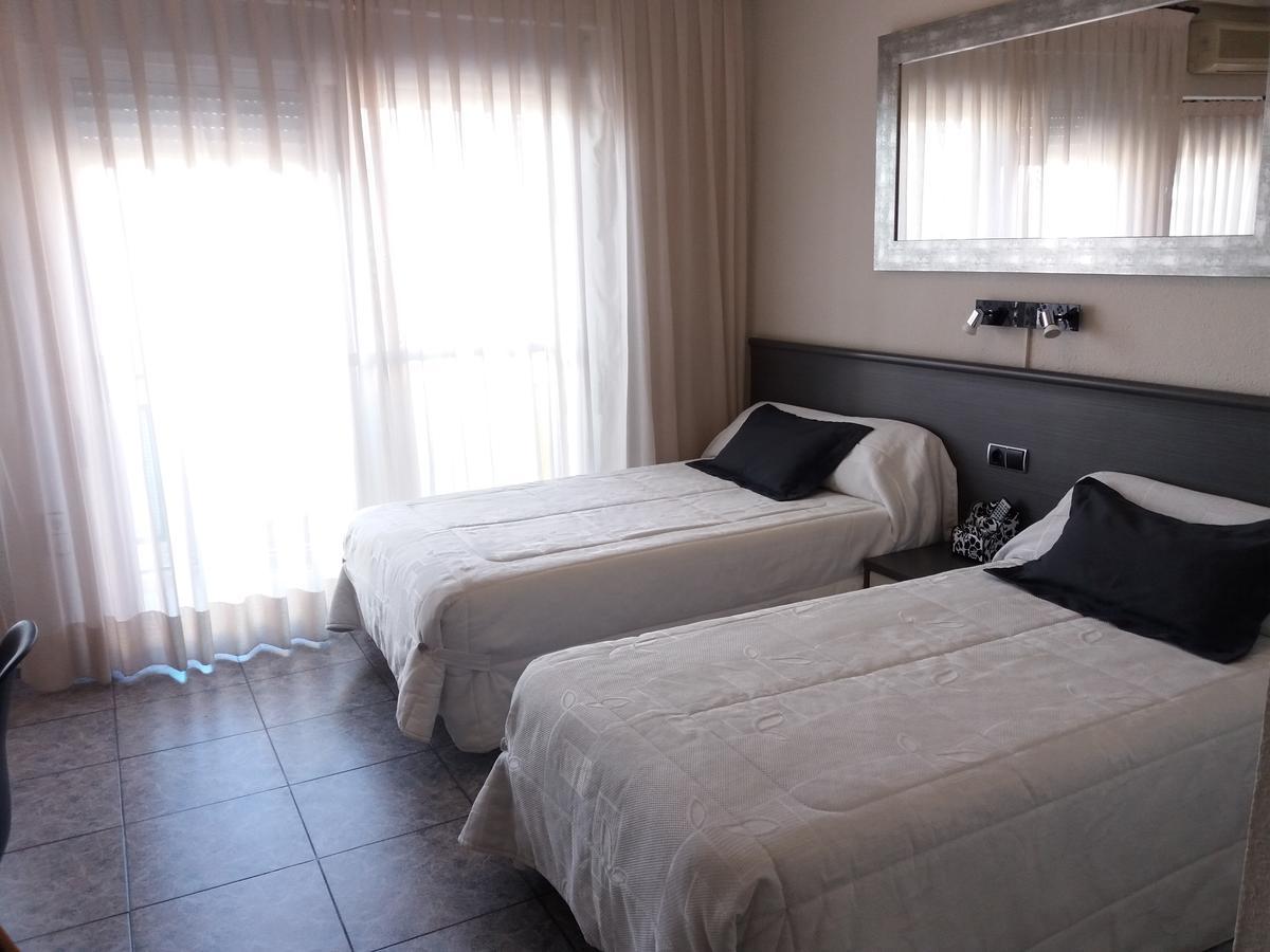 Hostal La Pilarica Патерна Екстер'єр фото