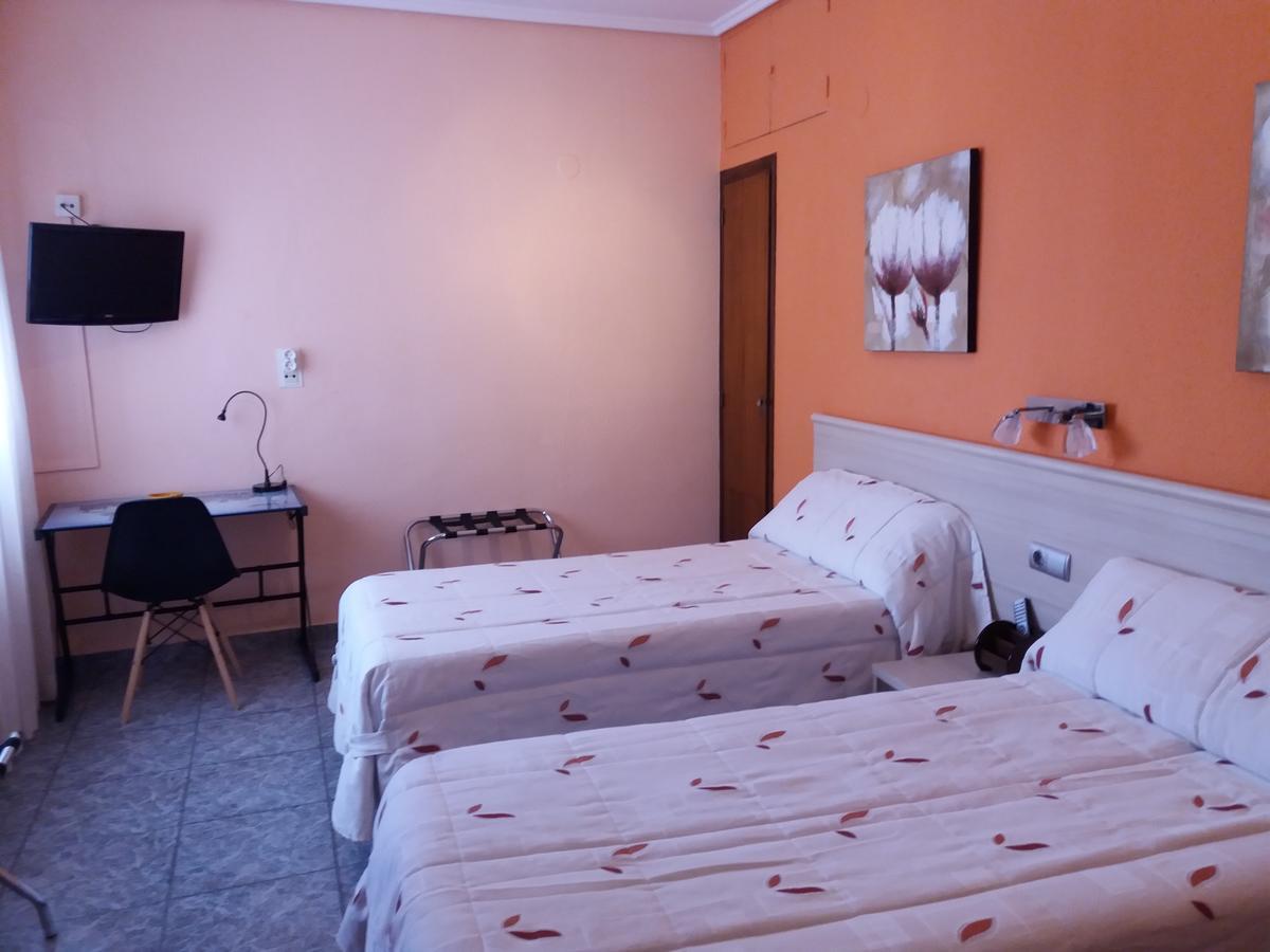 Hostal La Pilarica Патерна Екстер'єр фото