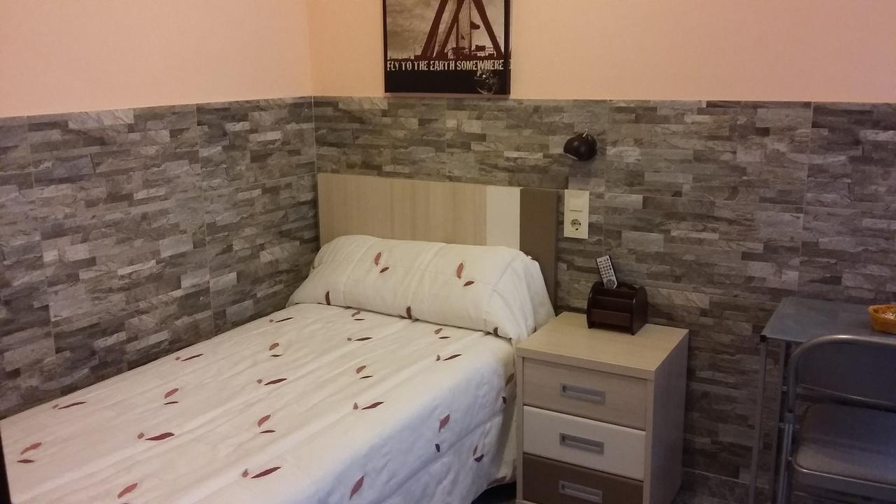Hostal La Pilarica Патерна Екстер'єр фото