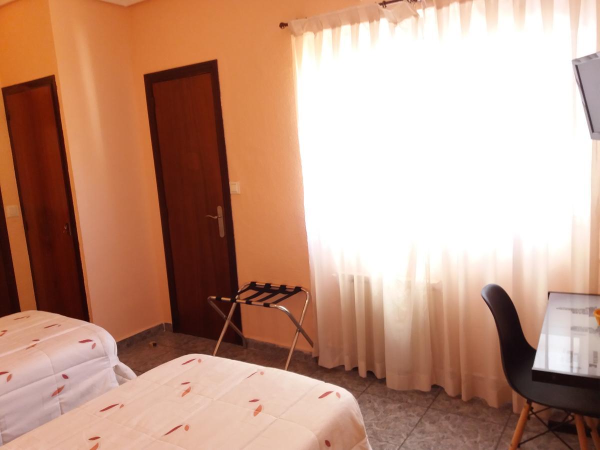 Hostal La Pilarica Патерна Екстер'єр фото